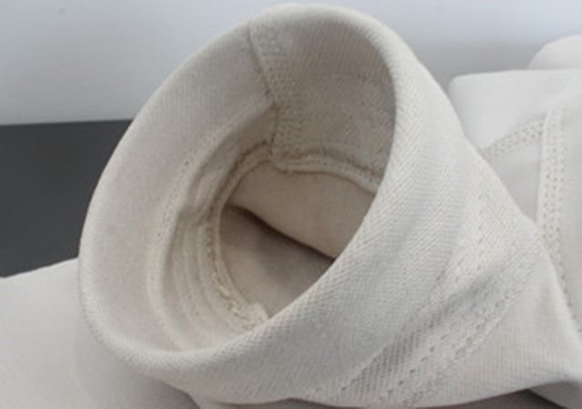 生物质锅炉的燃烧介质为秸秆、水稻秆、薪材、木屑、花生壳、瓜子壳、甜菜粕、树皮等所有废弃的农作物，经粉碎混合挤压烘干等工艺，制成颗粒状燃料。生物质锅炉燃料以绿色煤炭著称，是一种洁净能源。